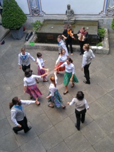 Overhead view of dancers making 5 ladies chain in Chinese courtyard